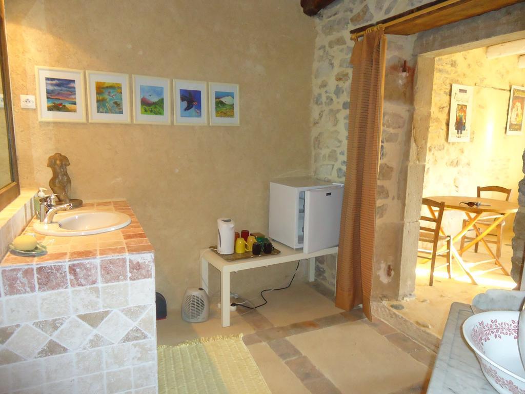 La Colline Bleue Bed & Breakfast Banne Exterior foto