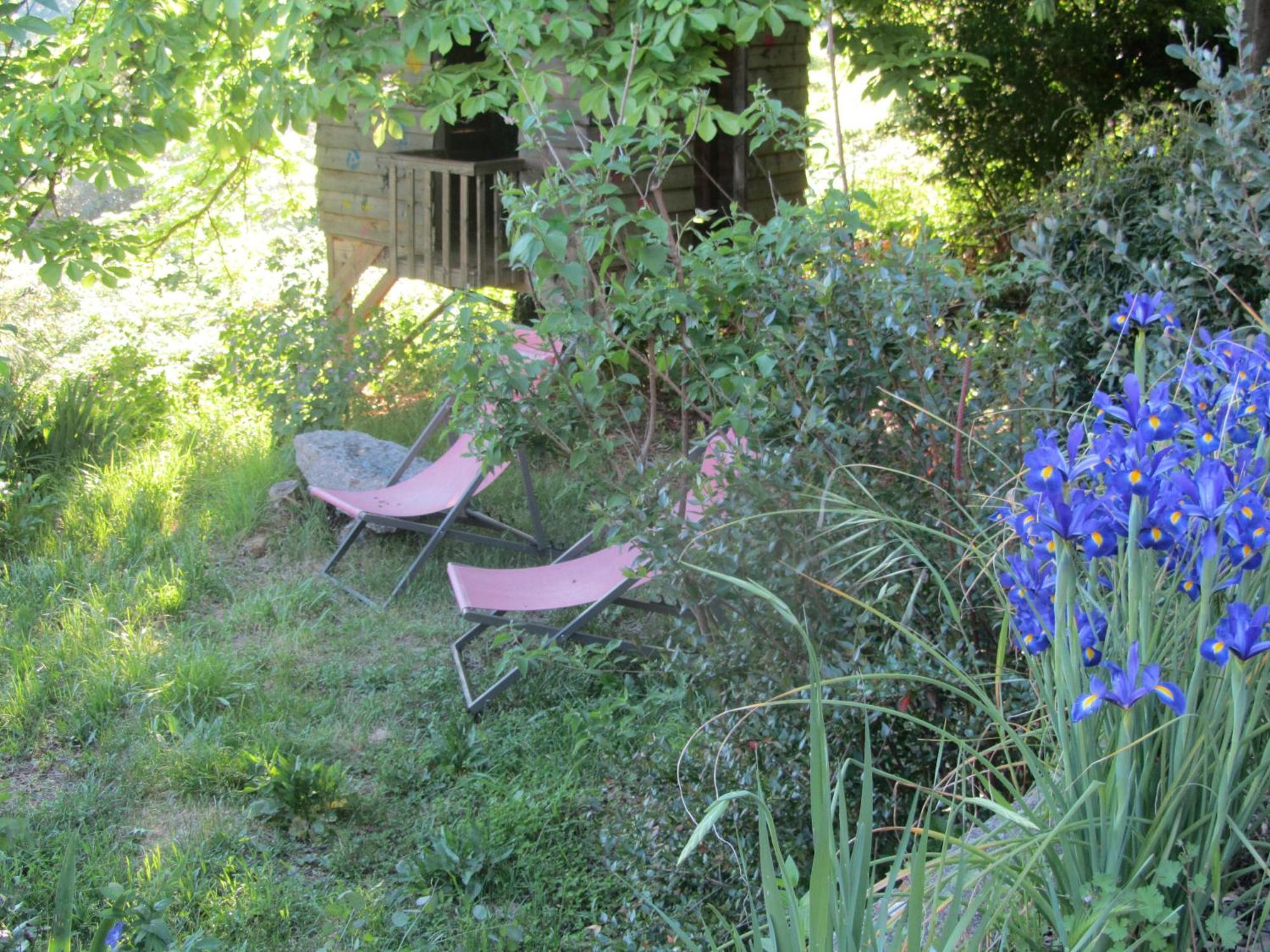 La Colline Bleue Bed & Breakfast Banne Exterior foto