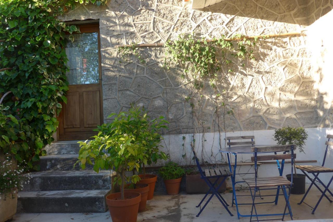 La Colline Bleue Bed & Breakfast Banne Exterior foto
